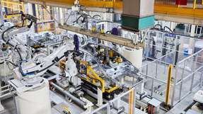 ABB Robotics hat hohe Investitionen getätigt um den Problematiken in der Automobilindustrie entgegen zu wirken.