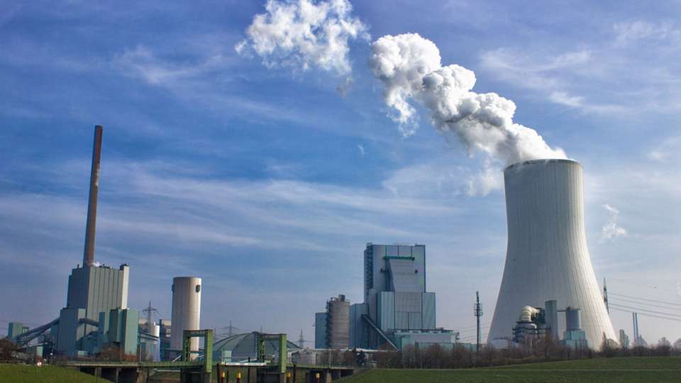Der Kraftwerksblock Walsum 10 bei Duisburg ist nach Angaben von Steag mit einer elektrischen Bruttoleistung von 790 Megawatt und mit einem Wirkungsgrad von 46 Prozent eines der derzeit effizientesten Steinkohlekraftwerke weltweit. Der Kraftwerksblock braucht bei gleicher Stromerzeugung zirka 20 Prozent weniger Steinkohle und produziert damit zirka 20 Prozent weniger Kohlendioxid als ein bundesdeutsches Durchschnitts-Steinkohlekraftwerk.