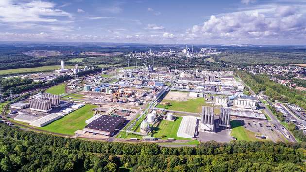 Chemieparks bieten Start-ups aus der Prozessindustrie eine Vielzahl an Vorteilen. Oft ergeben sich zum Beispiel Synergien zwischen dort angesiedelten Unternehmen. Hier zu sehen ist der Chemiepark Knapsack im nordrhein-westfälischen Hürth.
