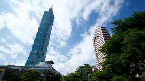 Das zweitgrößte Bürogebäude der Welt, Taipei 101, in der taiwanesischen Hauptstadt Taipeh.