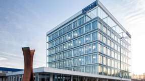 Die Glasfassade der neuen Krohne-Zentrale in Duisburg besticht durch ein offenes Design.