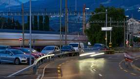 Die Seestraße der schweizerischen Gemeinde Wädenswil regelt ihre Beleuchtung abhängig vom Verkehrsaufkommen automatisch.