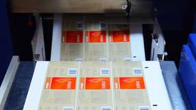 Der SurePress-Drucker L-6534VW ist ab sofort bei Installation optional mit einem Lack oder Orangetinte ausrüstbar.