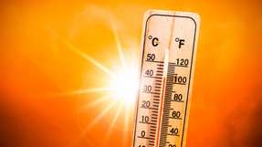 Hitzewellen stellen die Betreiber von Rechenzentren, die ohnehin täglich mit der Hitzeentwicklung in ihren Einrichtungen zu kämpfen haben, vor große Herausforderungen.