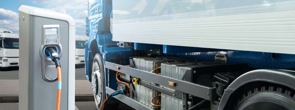 Die Ergebnisse der Studie des Fraunhofer-Instituts und Amazon zeigen, dass bei einem Anteil von 15 Prozent batteriebetriebener Lkw im Fernverkehr 1.000 optimal ausgewählte Ladestationen über Europa verteilt 91 Prozent des E-Lkw-Fernverkehrs abdecken könnten.