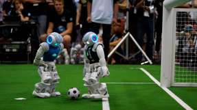 Leipzig (links) gegen Bremen – seit vielen Jahren das Top-Duell in der Standard Platform League. So auch jetzt im Finale der Fußballroboter-WM in Japan, bei dem Leipzig nur knapp unterlag.