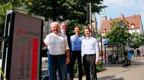 Von links nach rechts: Dr. Peter Pluschke (Umweltreferent der Stadt Nürnberg), Rainer Kleedörfer (Leiter Unternehmensentwicklung bei N-Eergie), Christian Vogler (Ansprechpartner für Elektromobilität bei der N-Ergie) Markus Rützel (Ladeverbundkoordinator des Ladeverbund+)