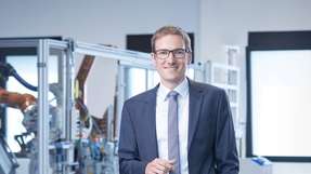 Christian Ziegler ist Head of Digital Business Development bei SMC Deutschland. Als Leiter Marketing & Digitalisierung bei SMC sowie Leiter Industrie Marketing bei Bosch Rexroth sammelte er zuvor einen großen Erfahrungsschatz am Automatisierungsmarkt. Der 41-jährige Diplom-Wirtschaftsingenieur und Energieelektroniker verbringt seine Freizeit mit seinen drei Kindern, beim Tischtennis oder Triathlon.