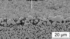 Mit der Pulveraerosoldepositionsmethode (PAD) erzeugte Keramikschicht auf einer porösen gasdurchlässigen Elektrode.