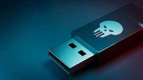 Ein USB-Gerät, das sich gemäß dem USB-Standard zu erkennen gibt, erhält im Allgemeinen einen vollen Zugriff auf die Teile des Host-Systems, die von der Art des Geräts vorgegeben werden. So wird zum Beispiel auch der Angriff ermöglicht, der als BadUSB- oder USB-Killer bezeichnet wird.