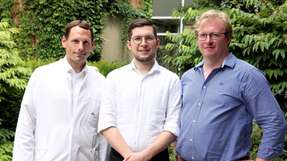 Prof. Dr. Dr. Sebastian Haferkamp, Dr. Gunther Glehr und Prof. Dr. Dr. James Hutchinson haben gemeinsam ein KI-basiertes System entwickelt, um nicht-klassifizierbare Proben herauszufiltern und somit noch genauere Diagnosen stellen zu können.