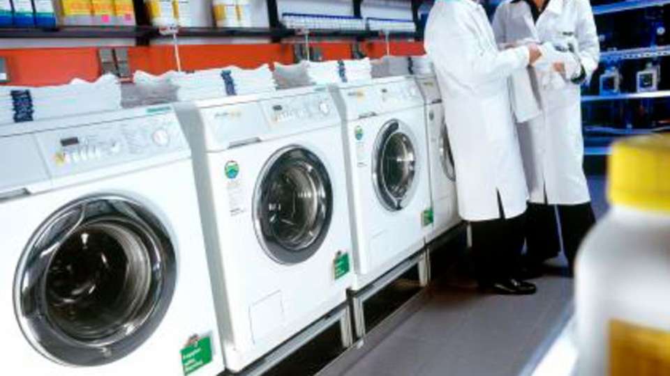 
                        
                        
                          Das Geschäft mit Wirkstoffen für Waschmittel soll wachsen. Dafür
hat Ludwigshafen eingekauft und Kooperationen vereinbart.
                        
                      