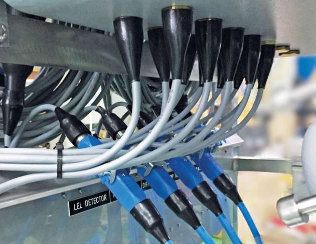 Han-Ex-Steckverbinder für Equipment im explosionsgeschützten Bereich einer Schaltanlagenfertigung