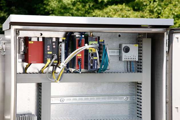 In dem Schaltschrank direkt am Rücklaufschlammpumpwerk sind die MELSEC System Q und der eWon Router untergebracht.