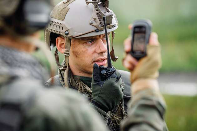 Staub, Feuchtigkeit, Sand, Erschütterungen: Militärische Einsätze stellen sehr harte Anforderungen an das technische Equipment. Deshalb müssen auch die eingesetzten Drucktaster mit diesen Bedingungen zurechtkommen.