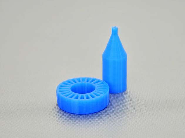 3D-gedruckte Silikonbauteile, die mit einem 3D-Drucker von Deltatower erstellt wurden.