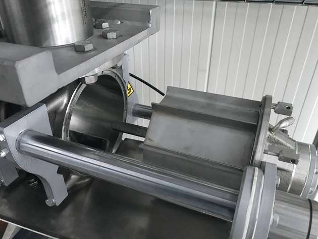Zellenradschleusen, hier mit ausgezogenem Rotor, werden in der Schüttgutindustrie zum Austragen und Dosieren von staub-, pulver- oder granulatförmigen Feststoffen eingesetzt. 