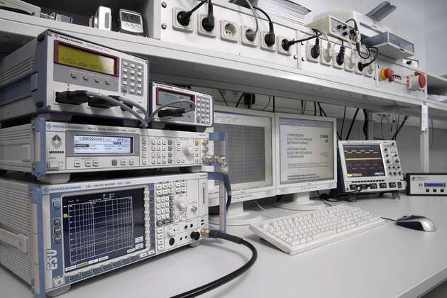 Für die EMV-Tests an unterschiedlichen  Systemen und Komponenten wird  modernste Messtechnik eingesetzt.