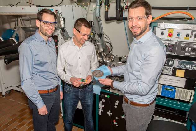 Koordinieren das Sense-Forschungsprojekt (von links): Ruben-Simon Kühnel, Stephan Fahlbusch und Corsin Battaglia von der Empa.
