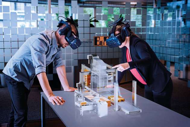Mit VR- und AR-Brillen kann sich der Entwickler mit dem simulierten Maschinenmodell explizit befassen, ohne durch die Umgebung abgelenkt zu werden.