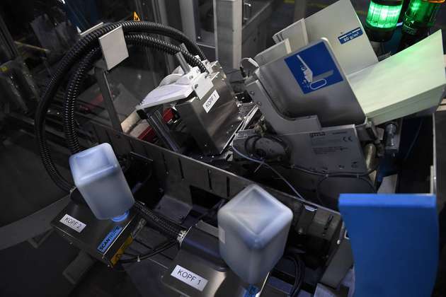 Die Markoprint Piezo-Inkjetdrucker von Bluhm Systeme erzielen eine rasante Druckgeschwindigkeit von bis zu 240 Metern pro Minute bei 300 dpi.