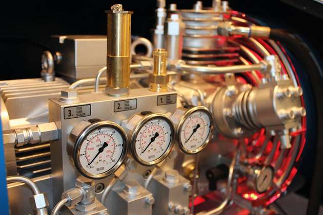 J.A. Becker & Söhne bietet auch Kolbenkompressoren für Luft und Gase.