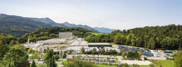 Adelholzener Alpenquellen: Am Produktionsstandort Siegsdorf werden Schorlen, Limonaden, Säfte und isotonische Produkte hergestellt.