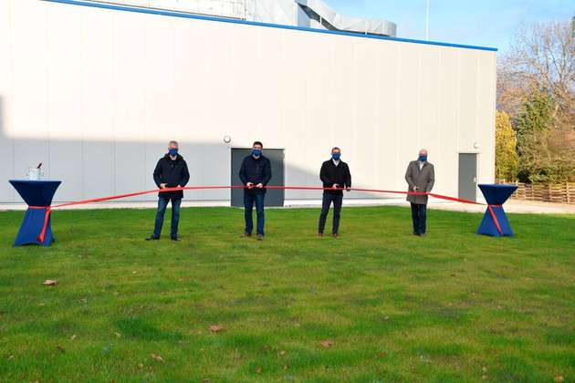 Waren bei der Eröffnung der Reinraumfabrik anwesend (von links): Christian Witt, Dr. Roman Ostholt, Dirk Neizel und Dr. Götz M. Bendele.