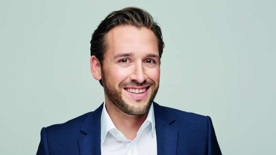 Kundenfokus erfordert Perspektivenwechsel Michael Berke ist als Vice President Global Sales & Marketing ein Teil des globalen Managementboards von Bizerba. Bevor Michael Berke im Januar 2021 zu Bizerba gestoßen ist, war er in verschiedenen Managementpositionen tätig, zuletzt als Vice President Sales für das Fintech- und Payment-Unternehmen Elavon. Bei Bizerba treibt er jetzt die Digitalisierung im globalen Vertrieb und Marketing und die Vernetzung mit Zahlungslösungen voran.