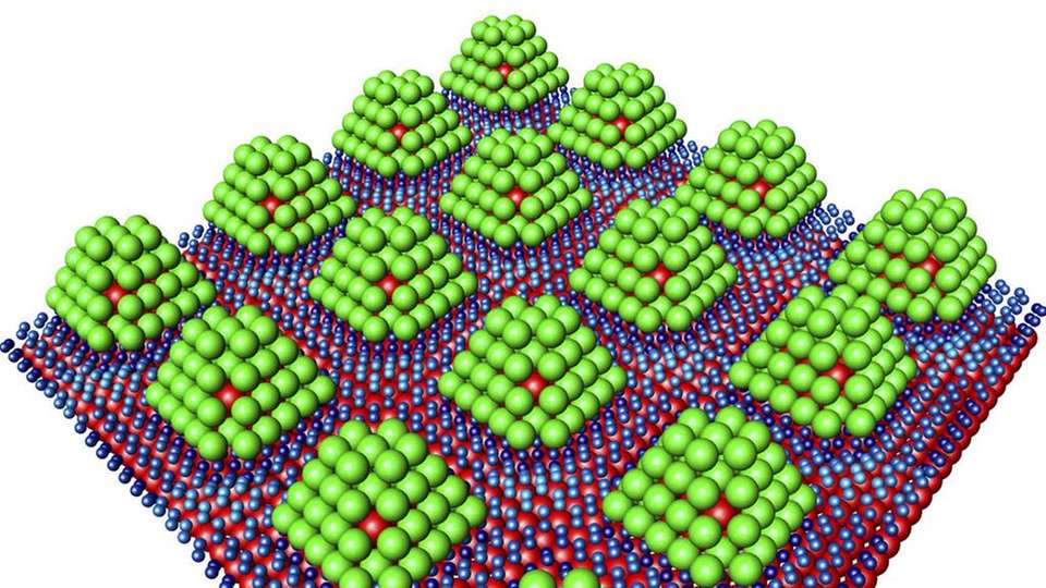 Die Palladium-Nanopartikel (grün) werden durch einen Kern aus Iridium (rot) stabilisiert. Auf ihrer Oberfläche kann sich Wasserstoff wie eine Art Schokoladenglasur anlagern und durch Erwärmen wieder abgelöst werden.