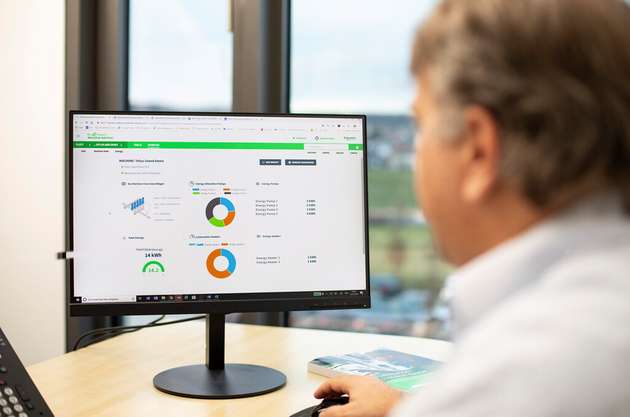 Mithilfe dieses cloudbasierten Softwaretools ExoStruxure Machine Advisor von Schneider Electric ist es Maschinenherstellern möglich, ihre beim Kunden installierten Maschinen nach dem Verkauf im Blick zu behalten und auf Wunsch auch zu überwachen.