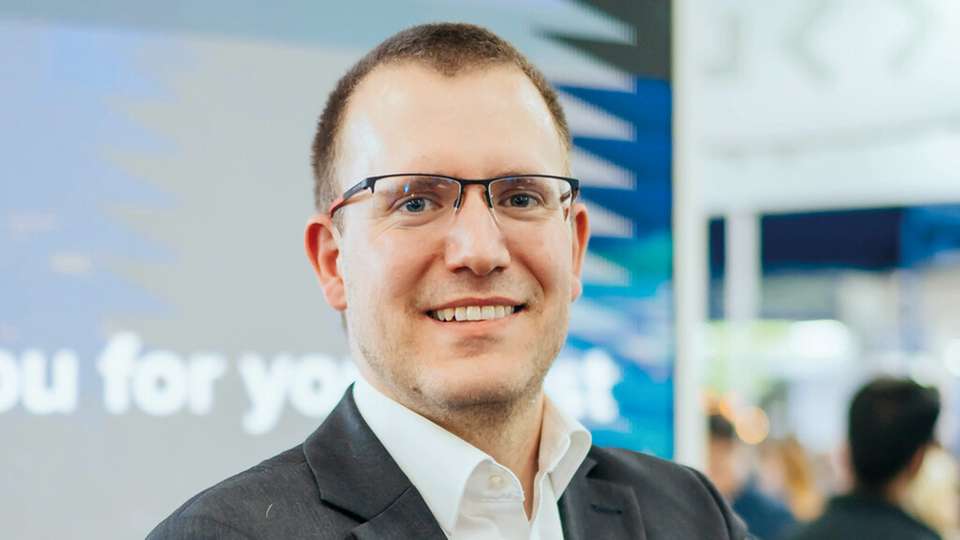 Tim Schade ist Softwarearchitekt und Softwareentwickler bei GFT Technologies SE in Bonn. Seit mehr als zehn Jahren ist er verantwortlich für das Design und die Umsetzung diverser Softwareprojekten im Financial Services-Bereich. Sein Schwerpunkt liegt dabei auf skalierbaren Java-Anwendungen. Zudem ist Tim Schade Experte für die GreenCoding-Initiative bei GFT.