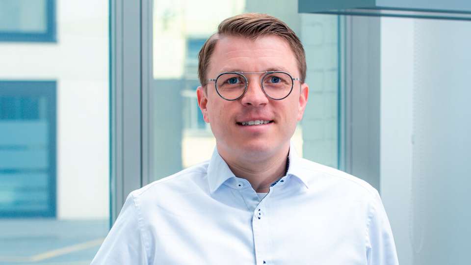 Raphael Binder ist CEO des Embedded-Spezialisten Syslogic. Davor war er Head of  Product Management des Unternehmens. Binder kennt sein Metier in- und auswendig. Bevor er sich in Betriebswirtschaft und Marketing weiterbildete, hat er eine Ausbildung zum Elektroniker absolviert und in der Sensorik gearbeitet.