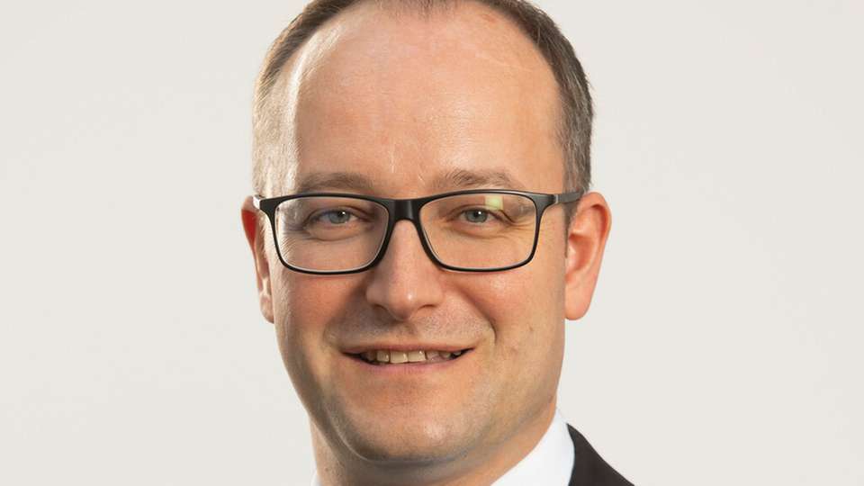 Dr. Volker Lindenau, Leiter des Geschäftsbereichs Motion in Deutschland und Zentraleuropa bei ABB: „Investitionen in mehr Nachhaltigkeit zahlen sich sehr schnell doppelt aus – weniger CO2-Ausstoß und mehr Wettbewerbsfähigkeit.“