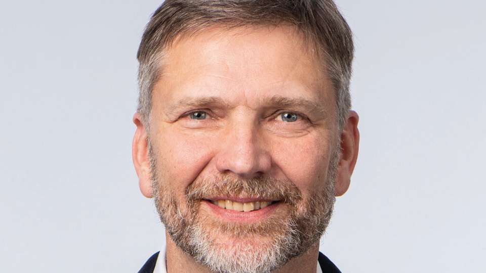 Georg Stawowy ist der CEO bei Bürkert. Zuvor war er in verschiedenen Führungspositionen bei Lapp und der heutigen Firma Freudenberg Sealing Technologies tätig. So war er dort im Konzernbereich Dichtungstechnik Qualitätsleiter einer Konzerngesellschaft, Werksleiter eines Automotive-Werks in Ungarn, Operationsleiter mehrerer europäischer Werke und hatte Geschäftsverantwortung für den Geschäftsbereich „Simmerring Industrie“.