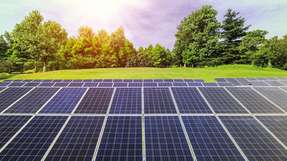 Umweltaspekte bilden einen besonders wichtigen Schwerpunkt der Solarindustrie, insbesondere im Hinblick auf die ökologische Nachhaltigkeit der PV-Produktion und -Entsorgung.