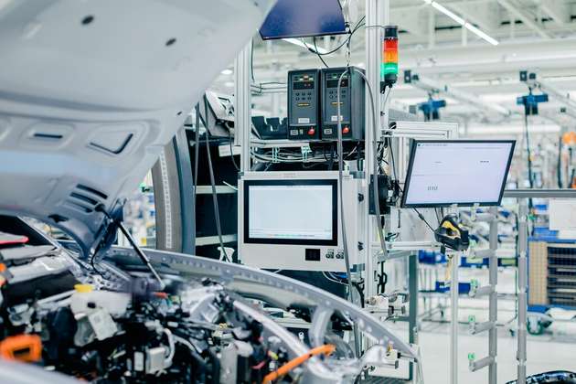 Siemens und Audi, IT und OT, interne Experten und externe Technologiepartner – alle Projektbeteiligten haben an einem Strang gezogen und es so geschafft, die virtuelle PLC erfolgreich in der ersten Anlage zu implementieren.