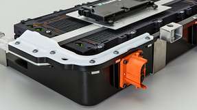 Aufbau der leichten, recyclingfähigen Batterie in Modulbauweise mit Crash-Streben, Batteriemanagementsystem und den elektrischen Anschlüssen.