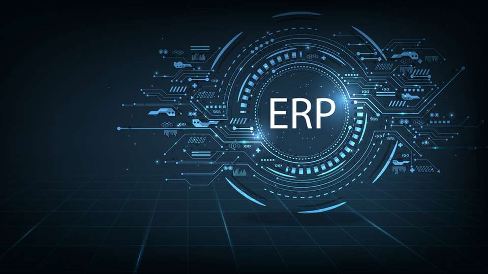 ERP dient als zentrale Plattform, die sämtliche Geschäftsprozesse integriert, wodurch eine effektive und effiziente digitale Transformation im Mittelstand ermöglicht wird.