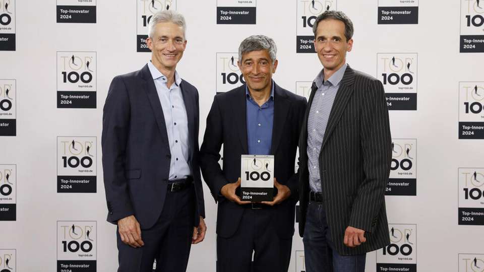 Dr. Udo Haberland, Ranga Yogeshwar und Frank Schwenker bei der Auszeichnung von Faulhaber: Das Unternehmen gehört zu den Top 100 innovativen Unternehmen.