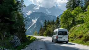 Gästeshuttle schließt die Lücke zwischen Verkehr und touristischen Zielen.