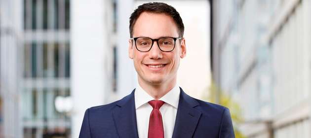 Prof. Dr. Christoph Juhn ist Professor für Steuerrecht, Steuerberater und besitzt einen Master of Laws – er ist Gründer von Juhn Partner.