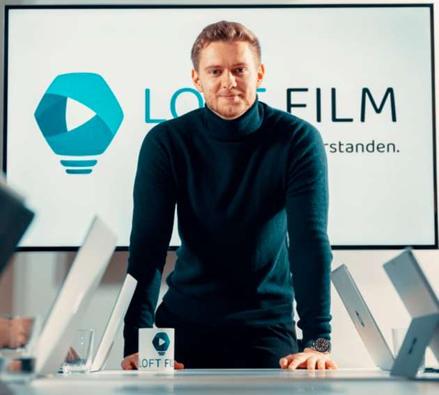 Marketingexperte und Loft-Film-Geschäftsführer Jonas Eisert: „Wir haben in vielen Sektoren ein sehr aufgeblasenes Angebot. Es liegt auf der Hand, dass die Nachfrage zurückgehen wird. Es ist daher wichtig, sich jetzt sichtbar zu machen und dafür zu sorgen, dass man sich rechtzeitig von der Konkurrenz abhebt.“