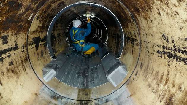 Wärmetauscher im anliegenden Abwasserkanal dienen einer zentralen Wärmepumpe als effiziente Wärmequelle.