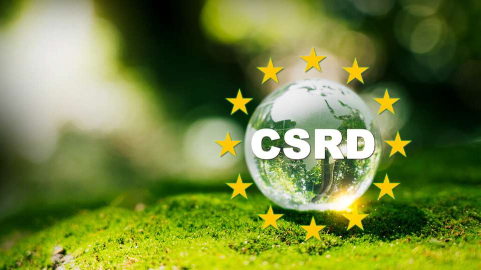 Die Corporate-Sustainability-Reporting-Direktive (CSRD), die bis spätestens Juli dieses Jahres in nationales Recht umgewandelt werden muss, nimmt Unternehmen in EU-Mitgliedsstaaten nun eindeutig stärker in die Berichtspflicht über ihre Nachhaltigkeitsbemühungen.