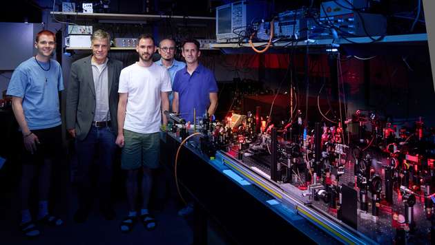 Das Team vom Institut für Angewandte Physik der Universität Bonn: (von links) Niels Wolf, Prof. Dr. Martin Weitz, Andreas Redmann, Dr. Frank Vewinger und Dr. Julian Schmitt.