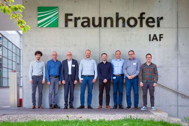 Gruppenbild der Projektpartner beim Kick-off-Meeting von „Magellan“ am Fraunhofer IAF