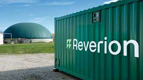 Die Reverion-Biogaskraftwerke sind hochkompakt in einem Container untergebracht, erreichen einen hohen Wirkungsgrad von 80 Prozent und ermöglichen den reversiblen Betrieb.