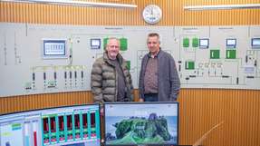 Uwe Hense (rechts), Betriebsleiter der Wasserwerke Lippstadt zusammen mit Stefan Klancicar, Account Manager Wasser- und Umwelttechnik bei Bürkert. „Es ergeben sich deutliche Kosteneinsparungen durch geringere Kontrollen der Messstellen und den gesunkenen Wartungsaufwand. Unser Personal hat nun für wichtigere Aufgaben mehr Zeit“, so Hense.