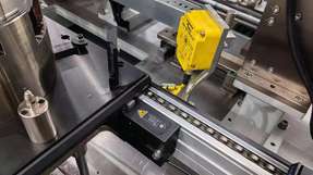 RFID sichert Qualität, Rückverfolgbarkeit und Prozessoptimierung Besser als Fußspuren: Durch die Implementierung des RFID-Systems von Turck konnte der Systemintegrator eine zuverlässige Rückverfolgung der Materialien während der Stator-Montage sicherstellen.